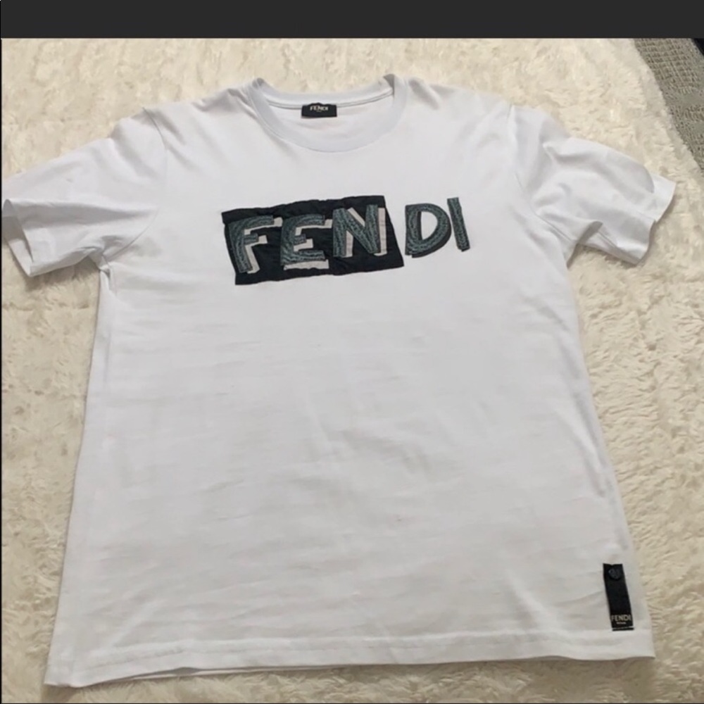 MEN’S FENDI T SHIRT